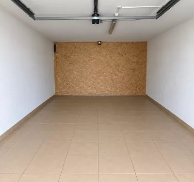 Local de 25 mÂ² avec porte de garage